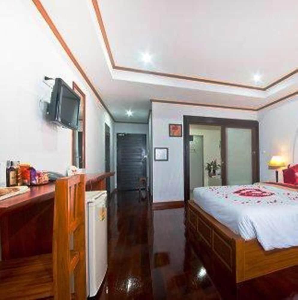 Lipa Bay Resort Lipa Noi Buitenkant foto