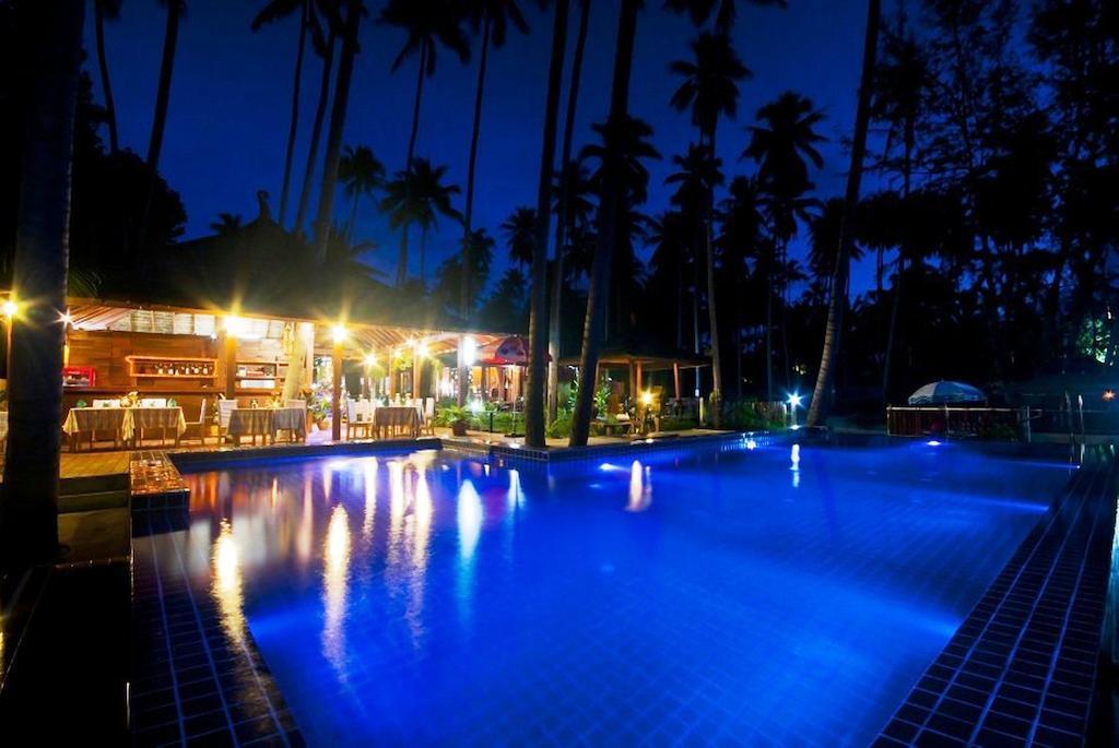 Lipa Bay Resort Lipa Noi Buitenkant foto