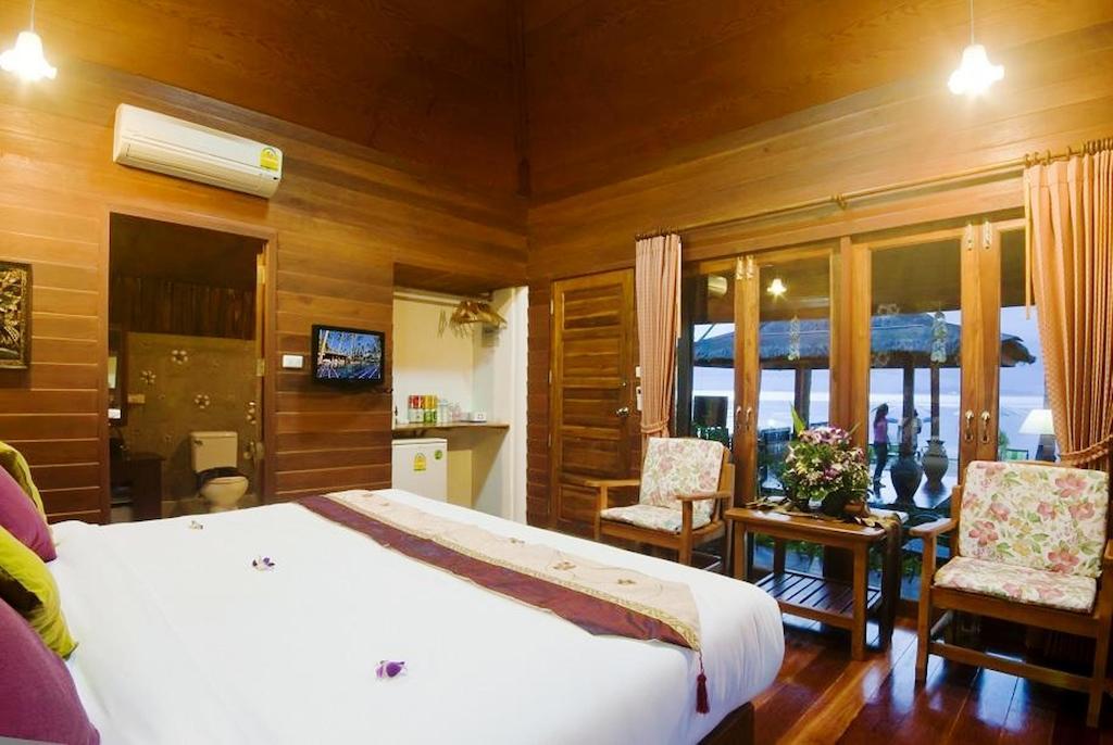 Lipa Bay Resort Lipa Noi Buitenkant foto