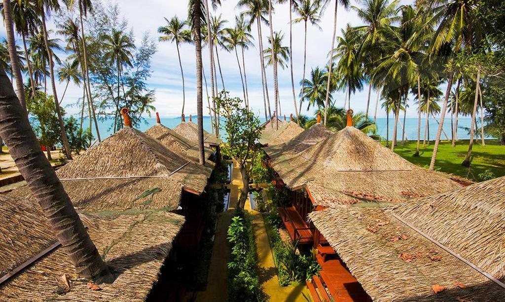 Lipa Bay Resort Lipa Noi Buitenkant foto