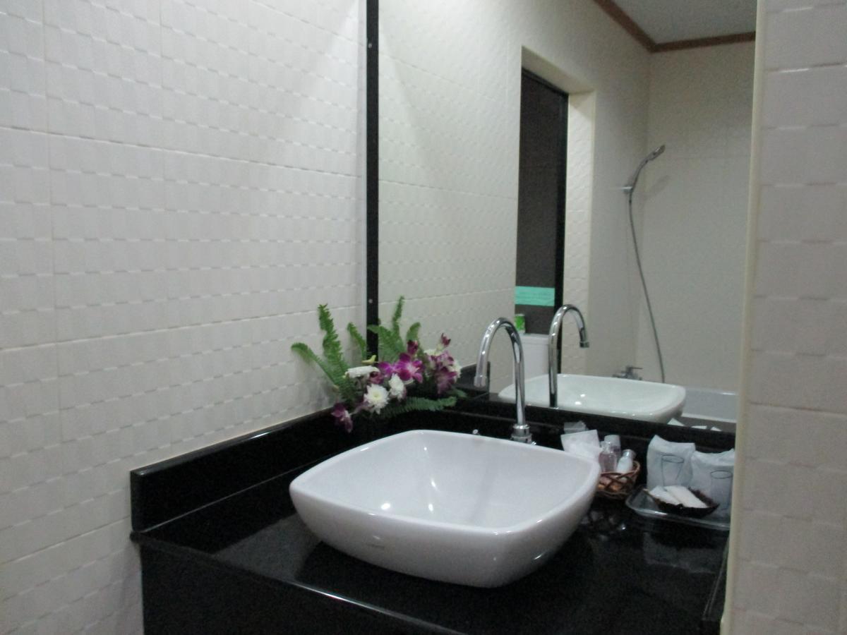 Lipa Bay Resort Lipa Noi Buitenkant foto
